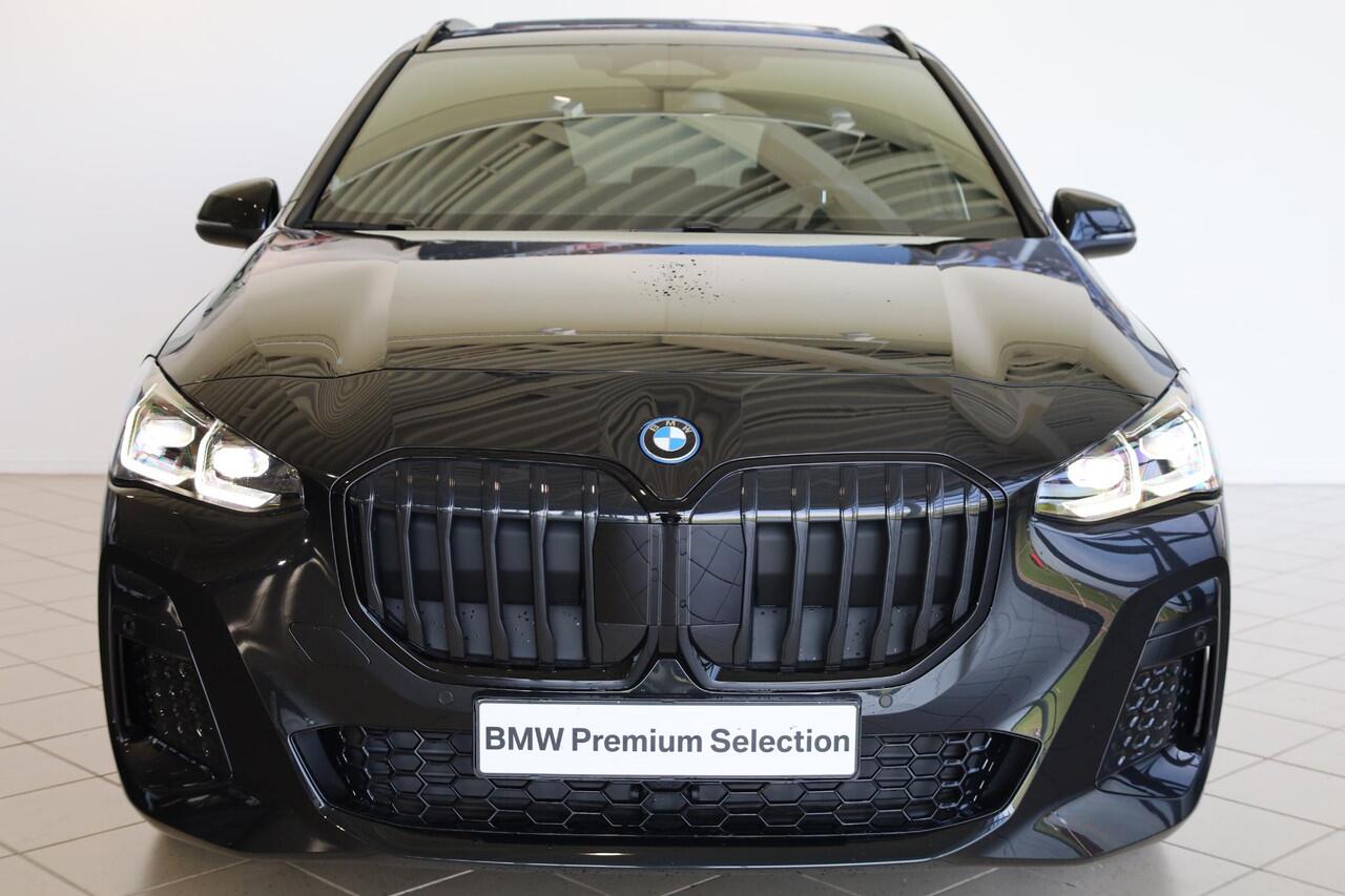 BMW 2-SERIE Active Tourer 225e xDrive M Sportpakket Pro | Driving Assitant Plus | Panoramadak | Trekhaak | Ekris Selection