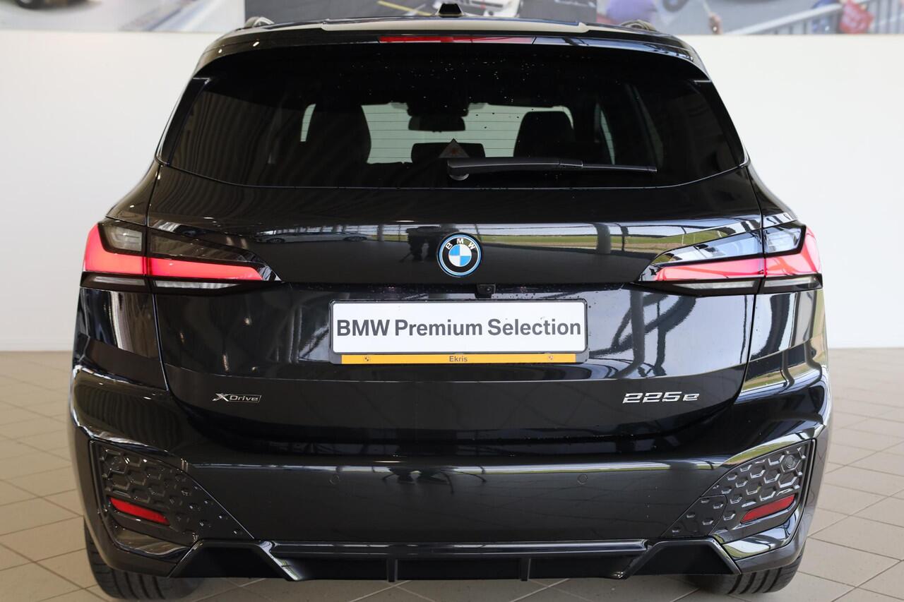 BMW 2-SERIE Active Tourer 225e xDrive M Sportpakket Pro | Driving Assitant Plus | Panoramadak | Trekhaak | Ekris Selection