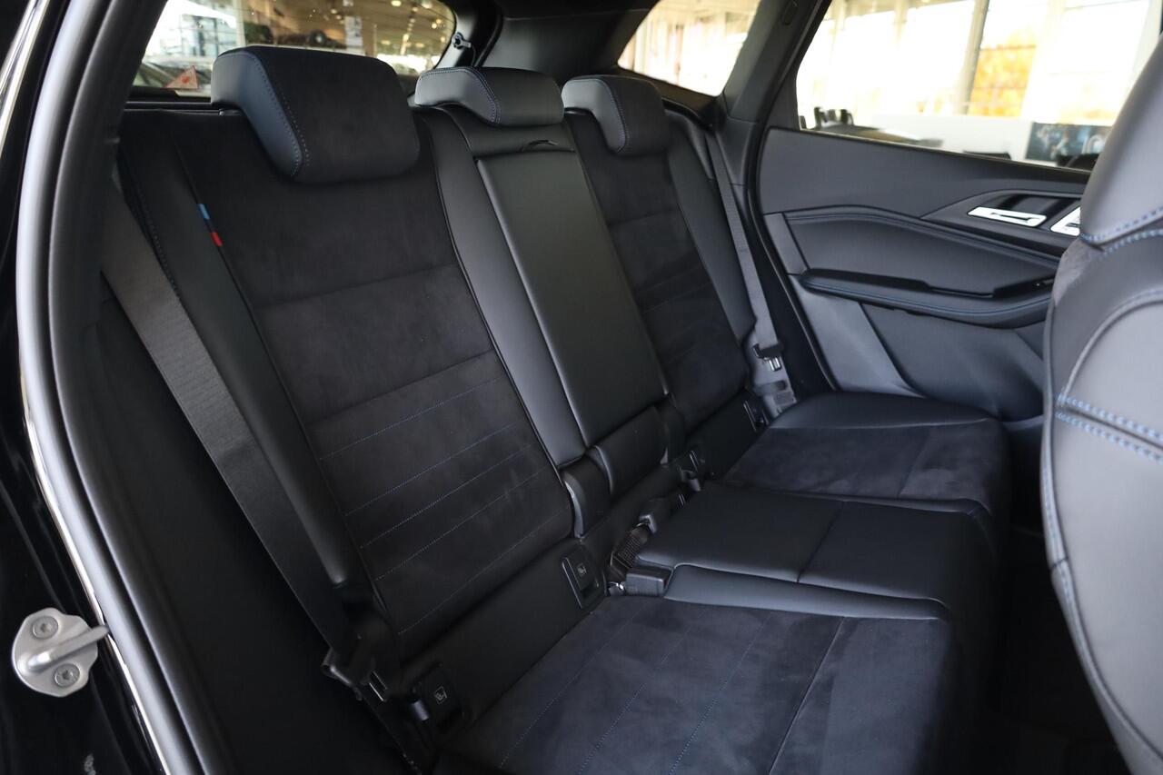 BMW 2-SERIE Active Tourer 225e xDrive M Sportpakket Pro | Driving Assitant Plus | Panoramadak | Trekhaak | Ekris Selection