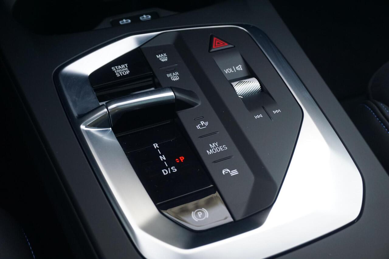 BMW 2-SERIE Gran Coupé 220 M Sportpakket Pro 19'' | Panoramadak | Elektrisch verstelbare stoelen | Head-Up Display | Harman Kardon | Trekhaak | Ekris Selection