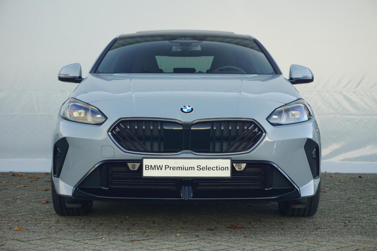 BMW 2-SERIE Gran Coupé 220 M Sportpakket Pro 19'' | Panoramadak | Elektrisch verstelbare stoelen | Head-Up Display | Harman Kardon | Trekhaak | Ekris Selection