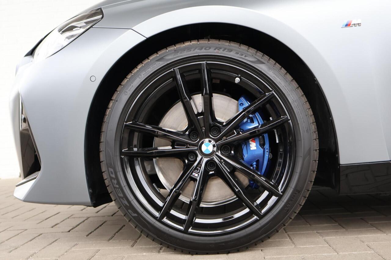 BMW 2-SERIE Coupé 218i Individual Frozen Pure Grey | M Sportpakket | Stuur- en stoelverwarming | Harman Kardon | Innovation Pack | Comfort Pack