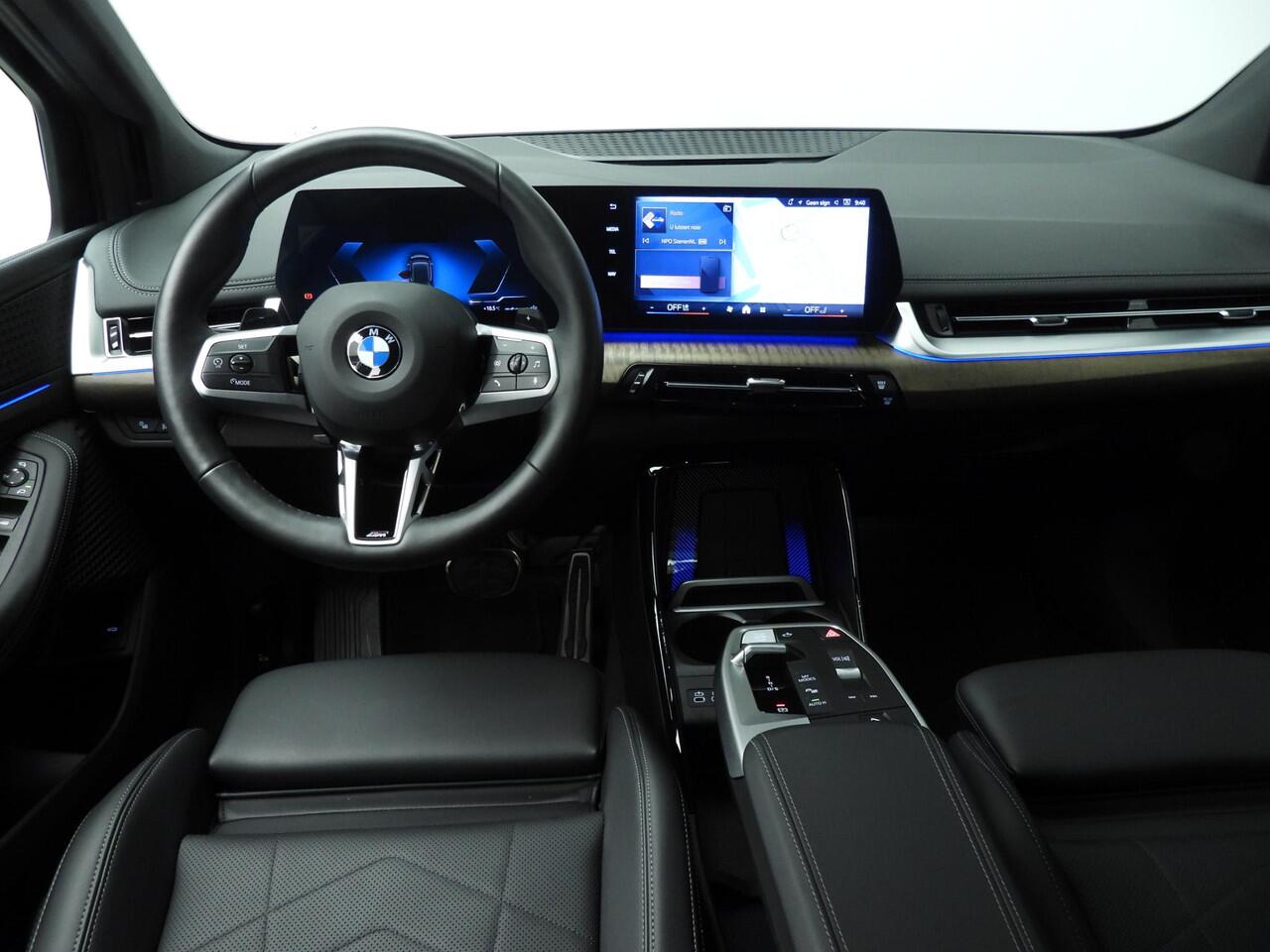 BMW 2-SERIE Active Tourer 218i | M-Sportpakket | LED | Leder | Navigatie | Sportstoelen | Stoelverwarming | Keyles go | DAB | Alu 17 inch