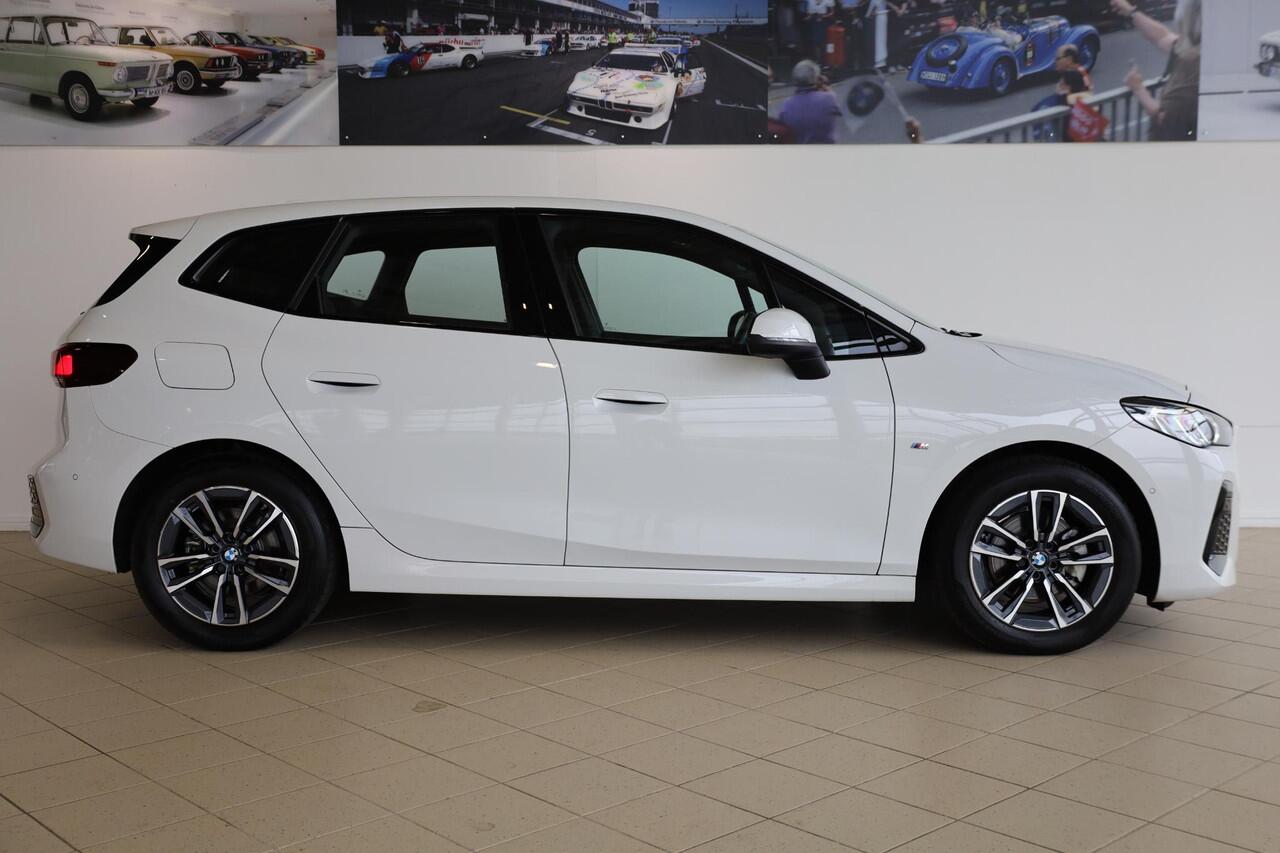 BMW 2-SERIE Active Tourer 220i | M Sportpakket | Sportstoelen | Achteruitrijcamera
