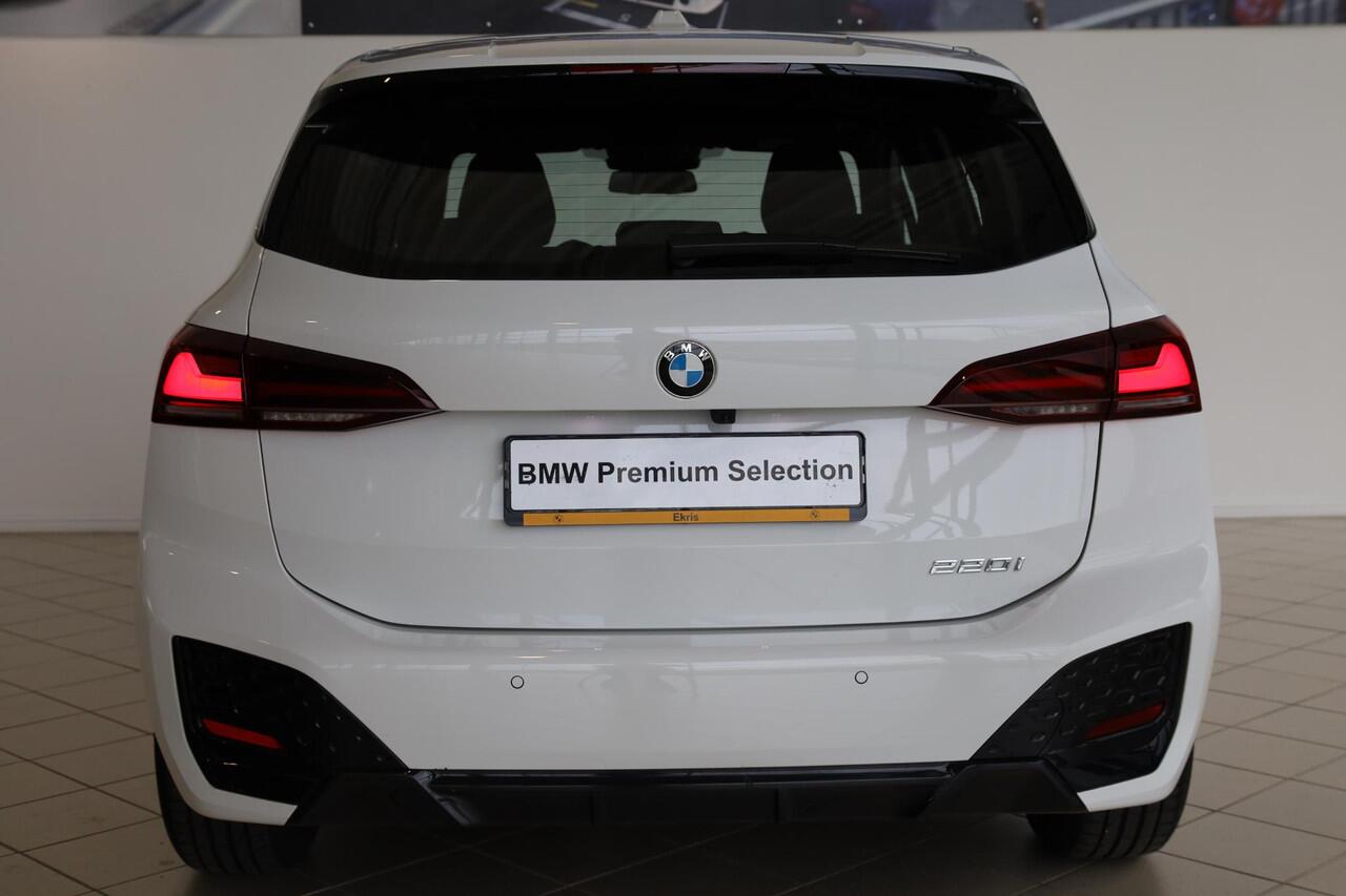 BMW 2-SERIE Active Tourer 220i | M Sportpakket | Sportstoelen | Achteruitrijcamera