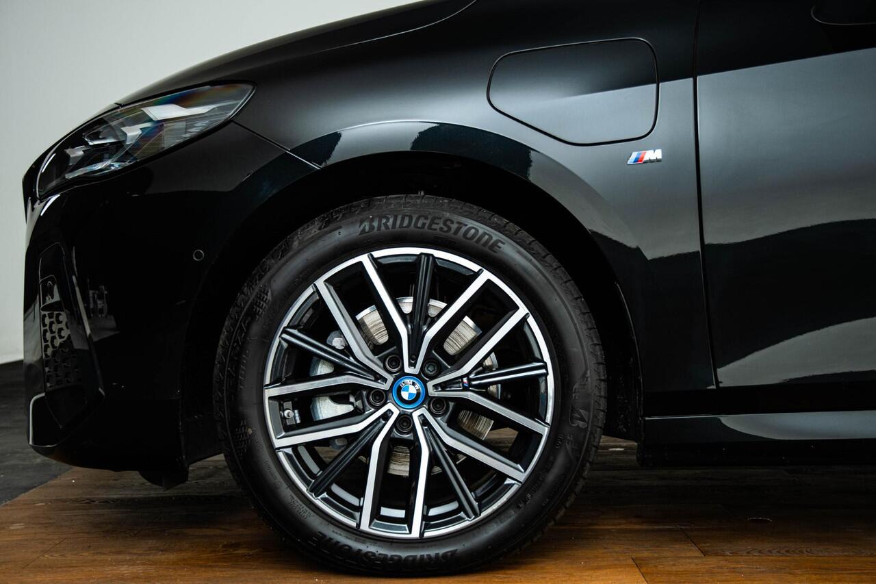 BMW 2-SERIE Active Tourer 225e xDrive M Sport - Panoramadak - Getinte Ruiten - Head up - Driving Assistant Professional - Elektrisch verwarmde voorstoelen - Sportstoelen - Grootlichtassistent - Automatisch dimmende binnenspiegel -