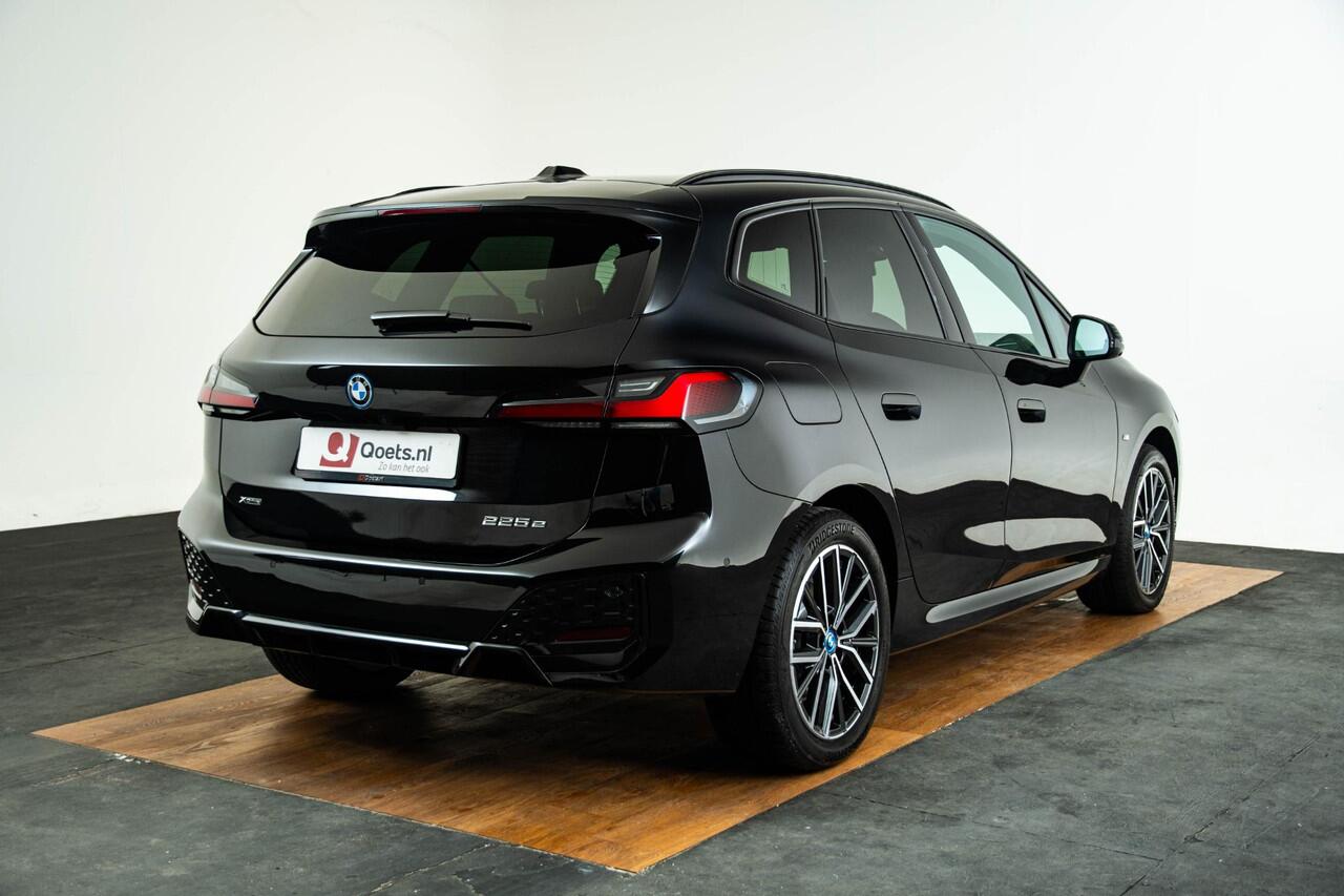 BMW 2-SERIE Active Tourer 225e xDrive M Sport - Panoramadak - Getinte Ruiten - Head up - Driving Assistant Professional - Elektrisch verwarmde voorstoelen - Sportstoelen - Grootlichtassistent - Automatisch dimmende binnenspiegel -