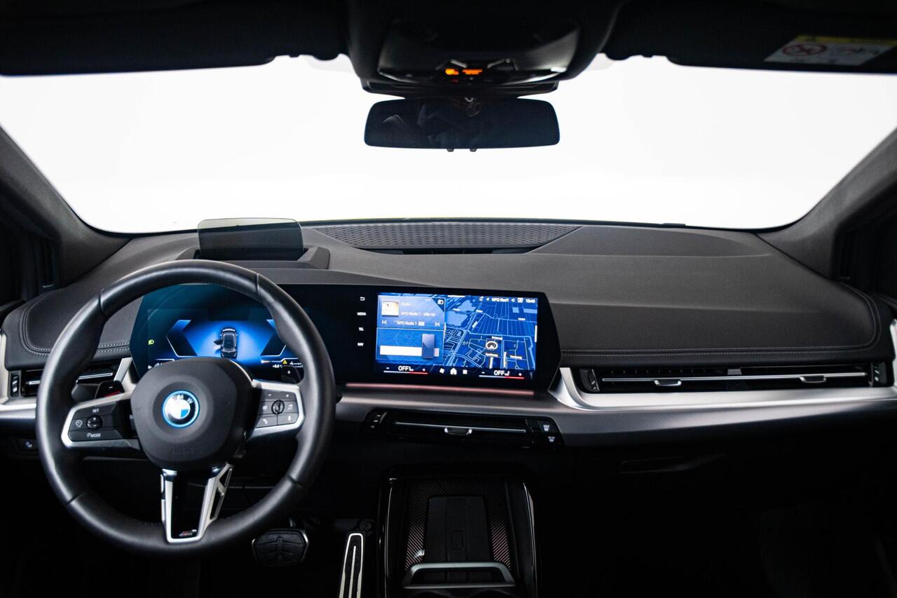 BMW 2-SERIE Active Tourer 225e xDrive M Sport - Panoramadak - Getinte Ruiten - Head up - Driving Assistant Professional - Elektrisch verwarmde voorstoelen - Sportstoelen - Grootlichtassistent - Automatisch dimmende binnenspiegel -