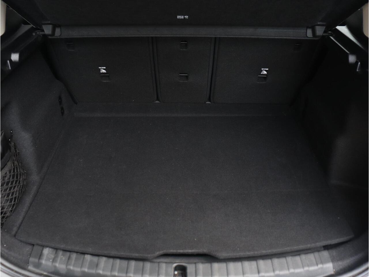 BMW 2-SERIE Active Tourer 220i | Luxury Line | Premium Pack | Comfort Access | Sportstoelen | Adaptive LED | Verwarmbare Voorstoelen | 19'' LMV