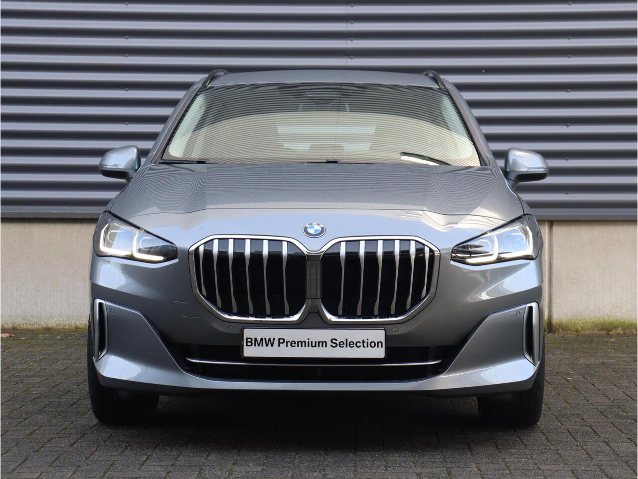 BMW 2-SERIE Active Tourer 220i | Luxury Line | Premium Pack | Comfort Access | Sportstoelen | Adaptive LED | Verwarmbare Voorstoelen | 19'' LMV