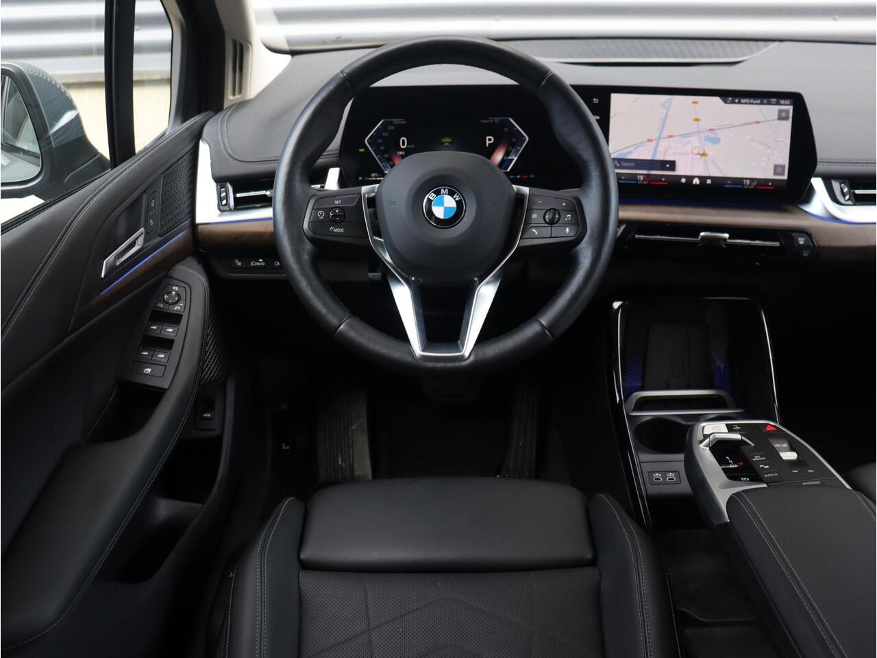 BMW 2-SERIE Active Tourer 220i | Luxury Line | Premium Pack | Comfort Access | Sportstoelen | Adaptive LED | Verwarmbare Voorstoelen | 19'' LMV