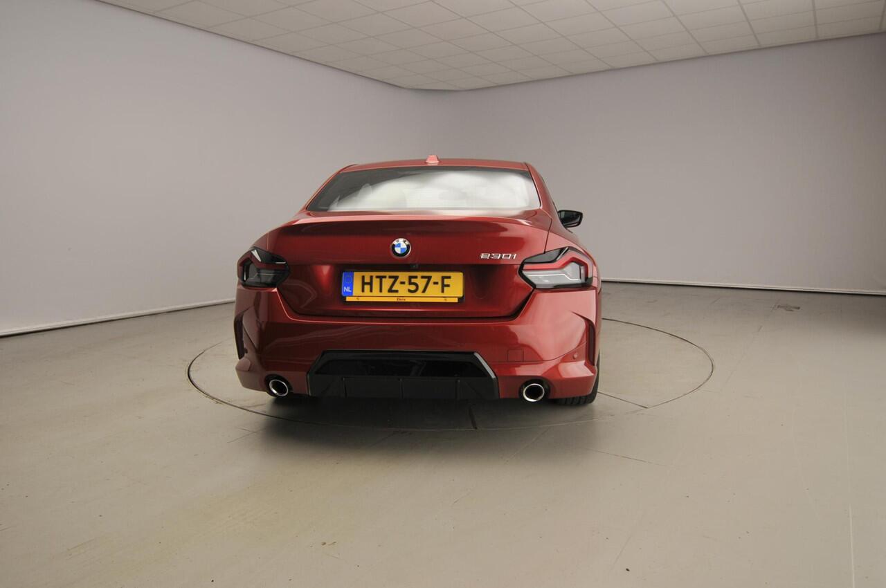BMW 2-SERIE Coupé 230i | M-Sportpakket | LED | Navigatie | Sportstoelen | Stoelverwarming | Keyles go | DAB | Alu 18 inch