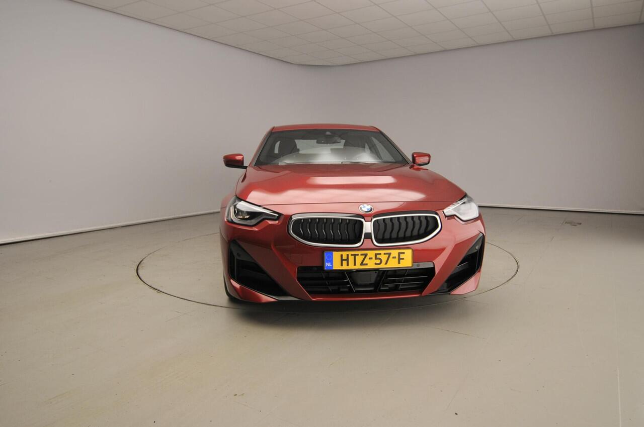 BMW 2-SERIE Coupé 230i | M-Sportpakket | LED | Navigatie | Sportstoelen | Stoelverwarming | Keyles go | DAB | Alu 18 inch