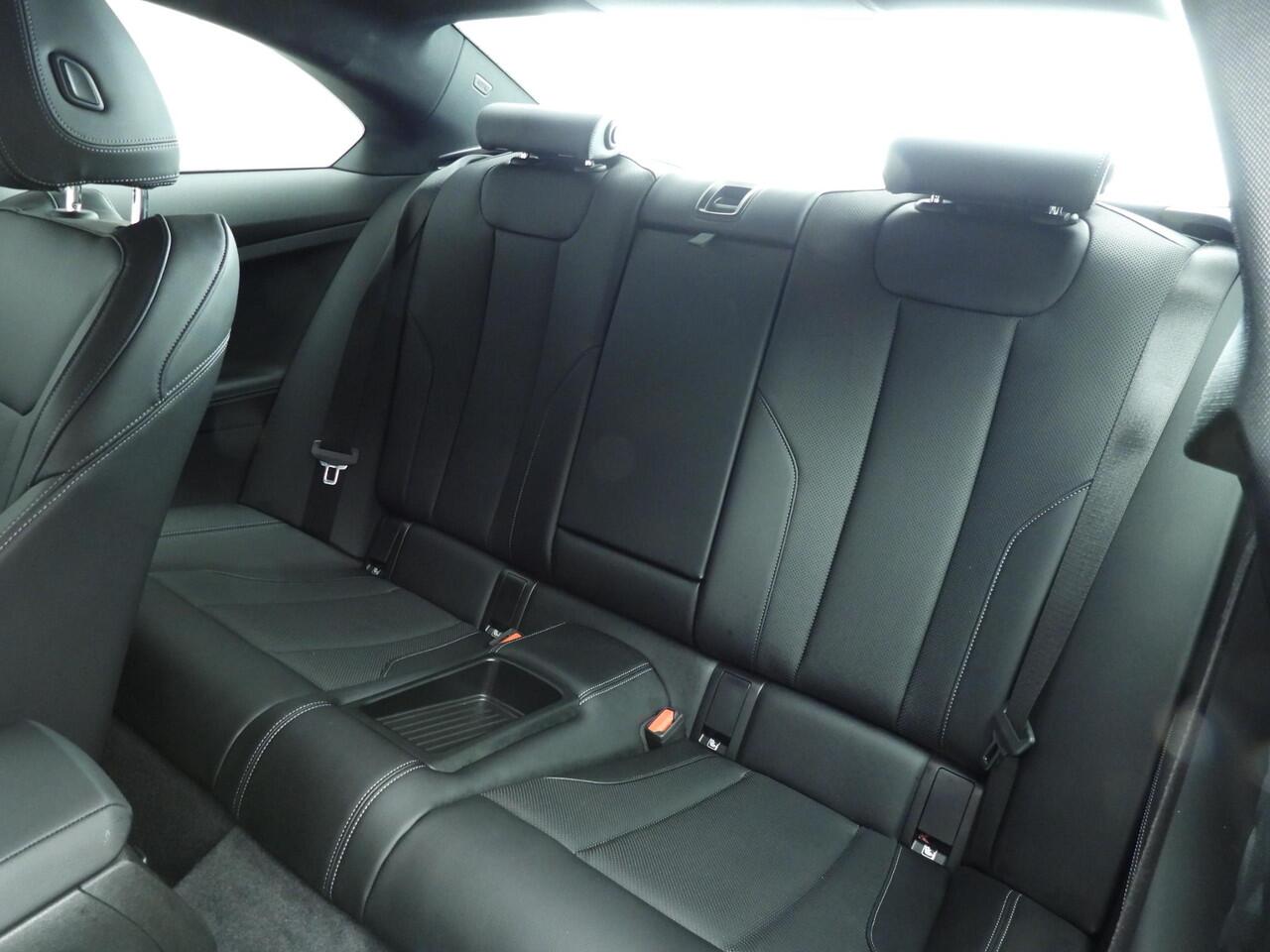 BMW 2-SERIE Coupé 230i | M-Sportpakket | LED | Navigatie | Sportstoelen | Stoelverwarming | Keyles go | DAB | Alu 18 inch