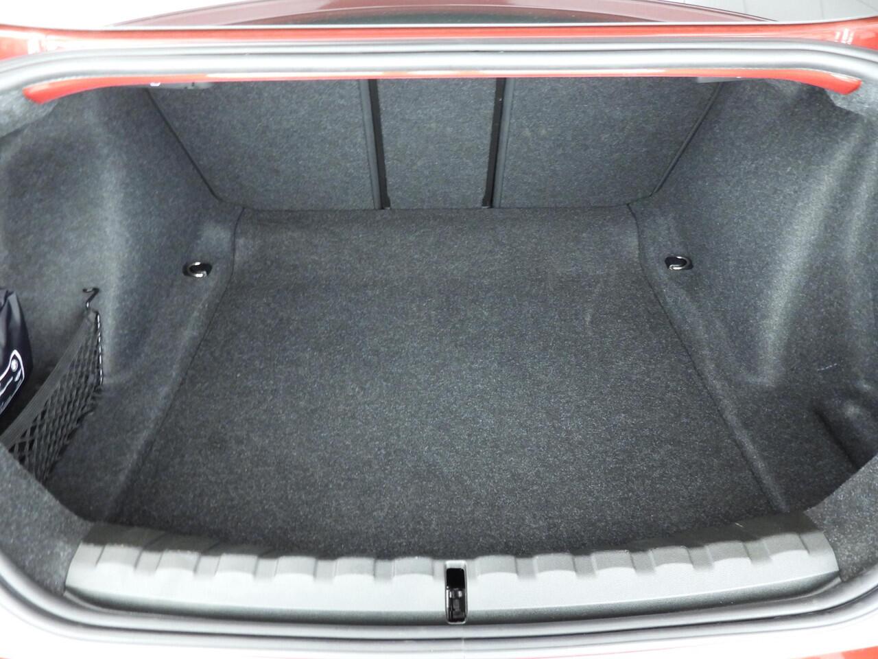 BMW 2-SERIE Coupé 230i | M-Sportpakket | LED | Navigatie | Sportstoelen | Stoelverwarming | Keyles go | DAB | Alu 18 inch