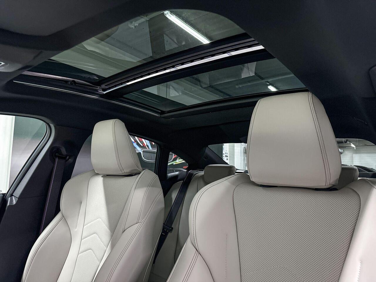 BMW 2-SERIE Gran Coupé 220 | M-Sport Pro | Premium Pack | Driving Assistant Plus | Harman/Kardon | Panoramadak | Comfort Access