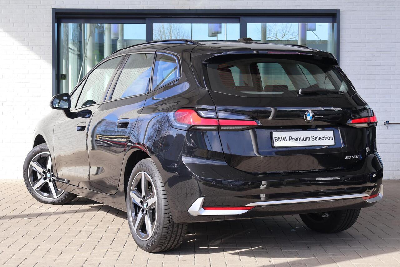 BMW 2-SERIE Active Tourer 220i | Sportstoelen | Stoelverwarming | Trekhaak