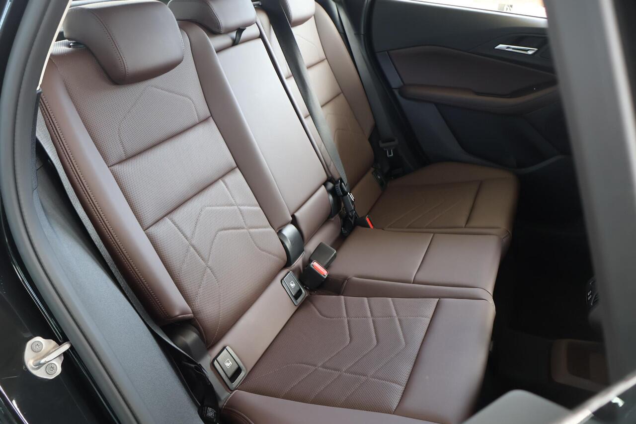 BMW 2-SERIE Active Tourer 220i | Sportstoelen | Stoelverwarming | Trekhaak