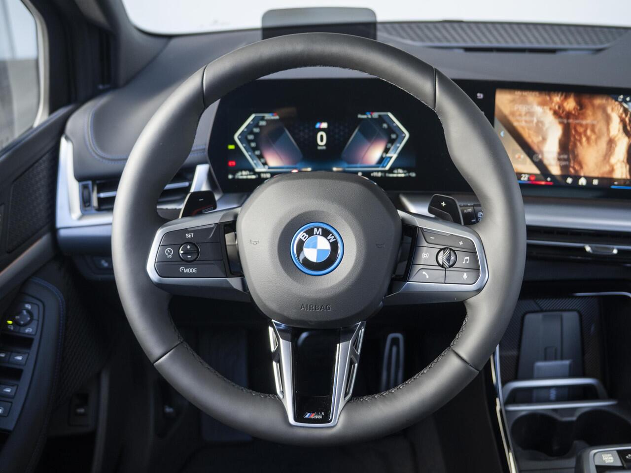 BMW 2-SERIE Active Tourer 225e xDrive | M Sport Pakket | Innovation Pack | 18" | Head-Up Display | Verwarmd Stuurwiel | Trekhaak | Lentevoordeel