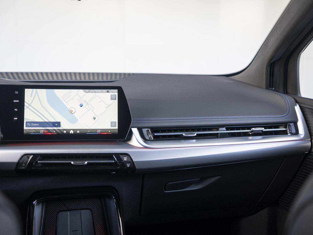 BMW 2-SERIE Active Tourer 225e xDrive | M Sport Pakket | Innovation Pack | 18" | Head-Up Display | Verwarmd Stuurwiel | Trekhaak | Lentevoordeel