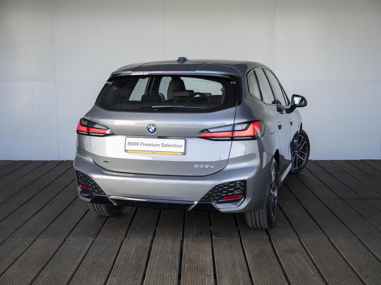 BMW 2-SERIE Active Tourer 225e xDrive | M Sport Pakket | Innovation Pack | 18" | Head-Up Display | Verwarmd Stuurwiel | Trekhaak | Lentevoordeel