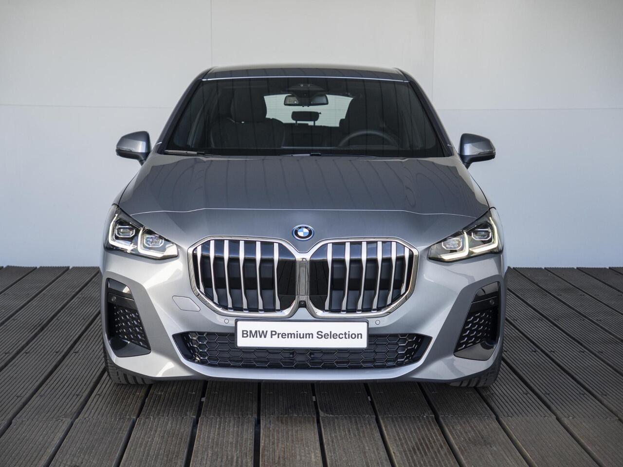 BMW 2-SERIE Active Tourer 225e xDrive | M Sport Pakket | Innovation Pack | 18" | Head-Up Display | Verwarmd Stuurwiel | Trekhaak | Lentevoordeel