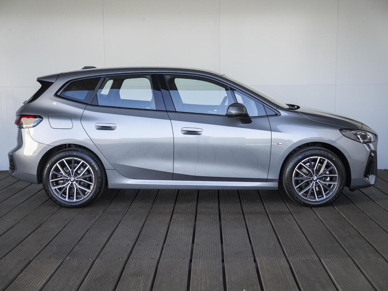BMW 2-SERIE Active Tourer 225e xDrive | M Sport Pakket | Innovation Pack | 18" | Head-Up Display | Verwarmd Stuurwiel | Trekhaak | Lentevoordeel