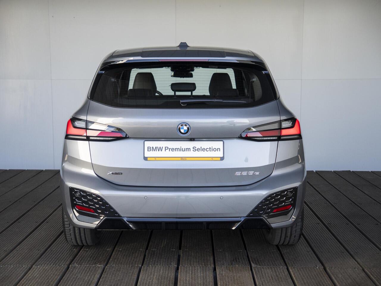 BMW 2-SERIE Active Tourer 225e xDrive | M Sport Pakket | Innovation Pack | 18" | Head-Up Display | Verwarmd Stuurwiel | Trekhaak | Lentevoordeel