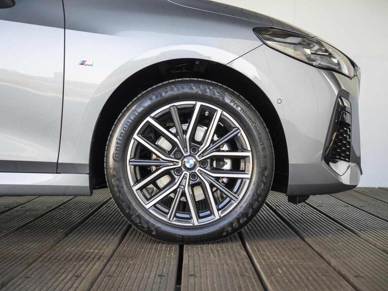 BMW 2-SERIE Active Tourer 225e xDrive | M Sport Pakket | Innovation Pack | 18" | Head-Up Display | Verwarmd Stuurwiel | Trekhaak | Lentevoordeel