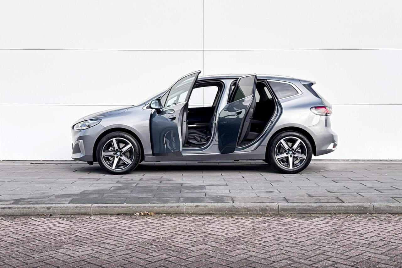 BMW 2-SERIE Active Tourer 220i | Luxury Line | Premium Pack | Travel Pack