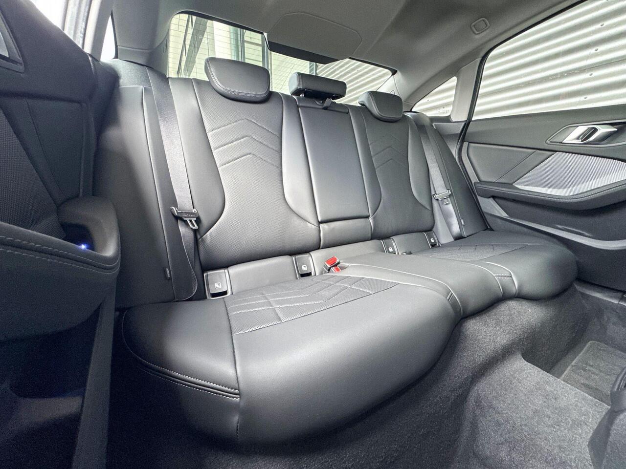 BMW 2-SERIE Gran Coupé 220 M Sport Design Edition | Glazen panoramadak | Driving Assistant