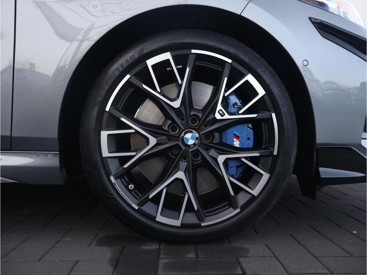 BMW 2-SERIE 220 Gran Coupé M-performance 19 inch lichtmetalen velgen, carbon delen, side skirts, spoilers, etc