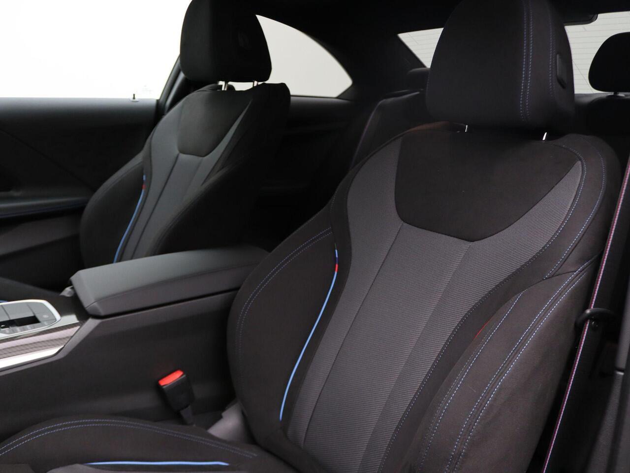 BMW 2-SERIE Coupé 220i High Executive | M Sportpakket Pro | Innovation Pack | Premium Pack | Stuurwielrand Verwarmd | Comfort Access | Schuifdak | Elektrisch Verstelbare Sportstoelen | Active Cruise Control | Harman Kardon | 19'' | Ekris Selection