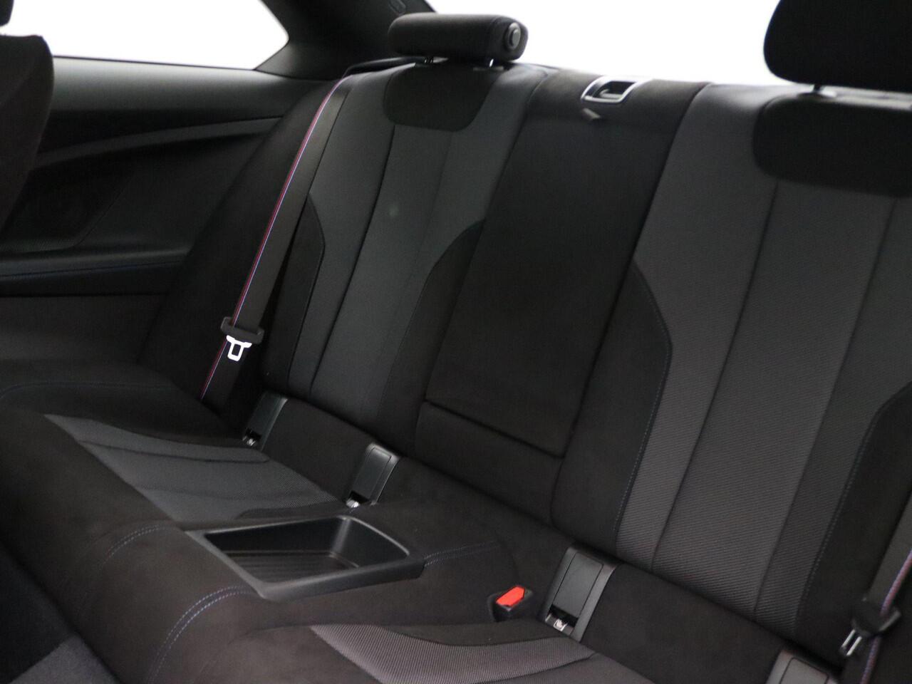 BMW 2-SERIE Coupé 220i High Executive | M Sportpakket Pro | Innovation Pack | Premium Pack | Stuurwielrand Verwarmd | Comfort Access | Schuifdak | Elektrisch Verstelbare Sportstoelen | Active Cruise Control | Harman Kardon | 19'' | Ekris Selection