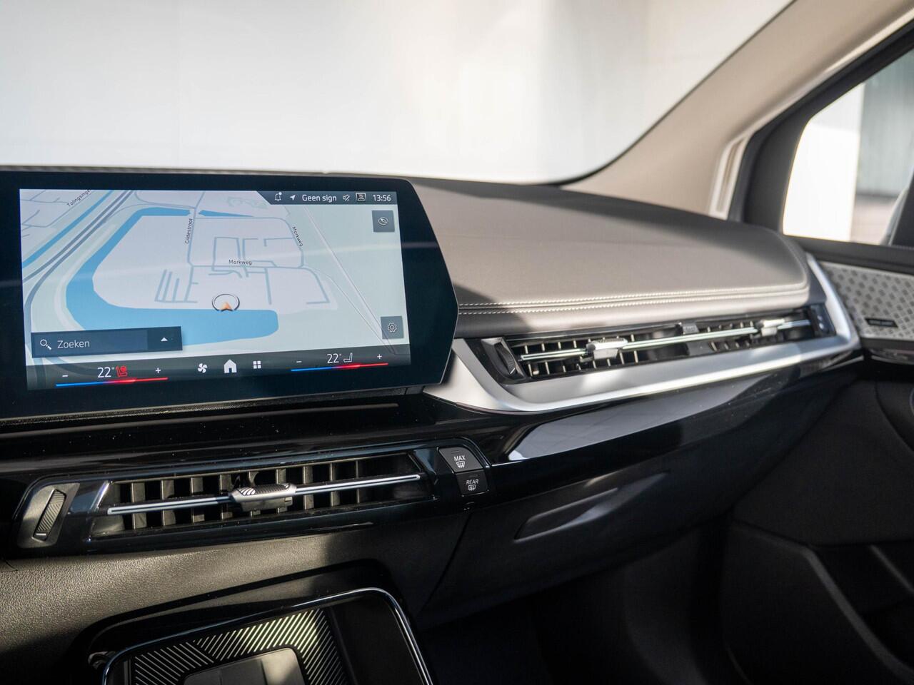 BMW 2-SERIE Active Tourer 220i Luxury Line | Equipment Package | Comfort Pack | Travel Pack | Showroom Selection