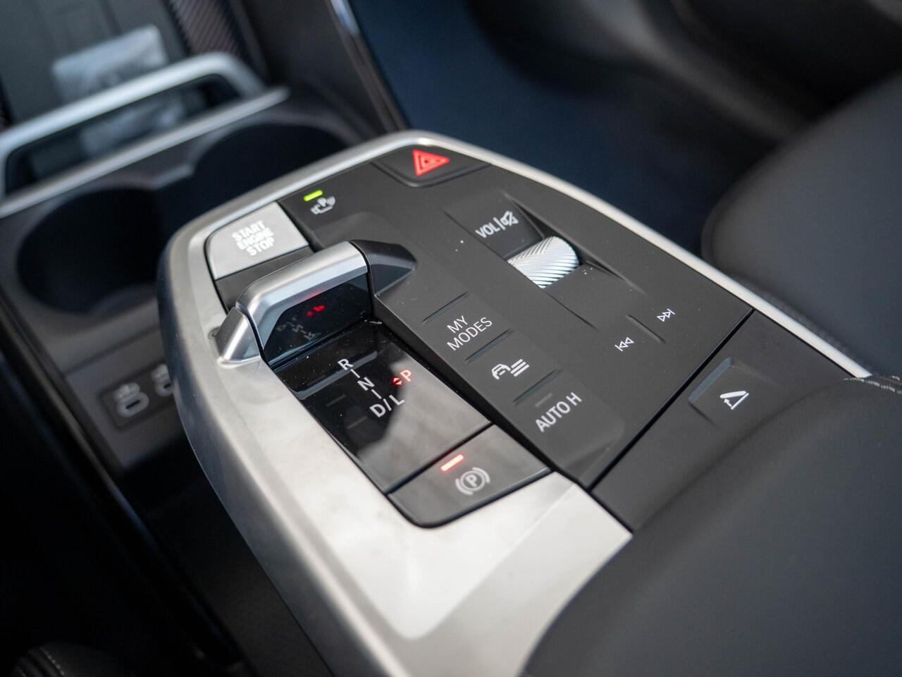 BMW 2-SERIE Active Tourer 220i Luxury Line | Equipment Package | Comfort Pack | Travel Pack | Showroom Selection