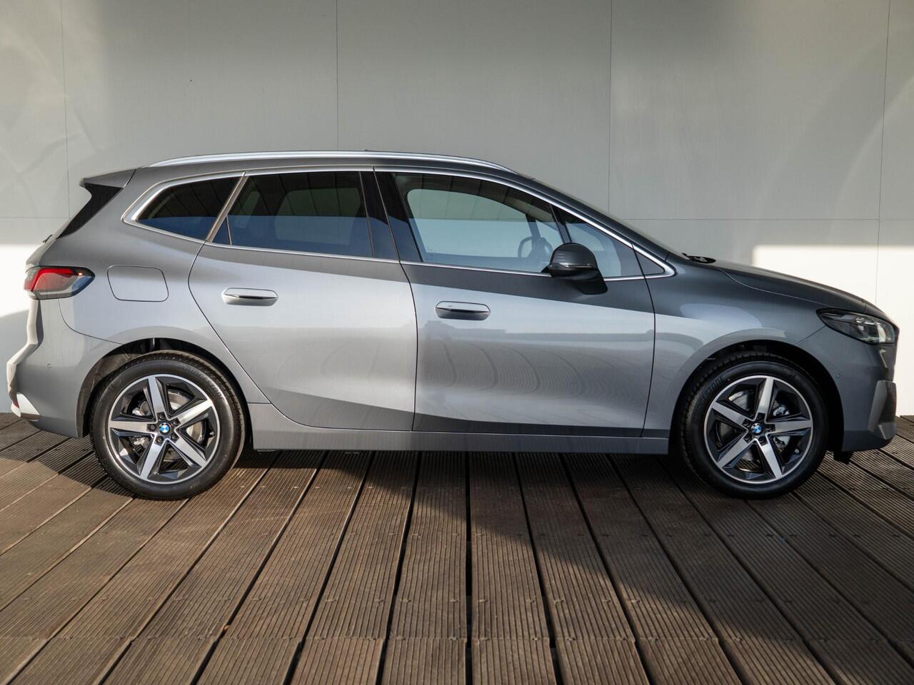 BMW 2-SERIE Active Tourer 220i Luxury Line | Equipment Package | Comfort Pack | Travel Pack | Showroom Selection