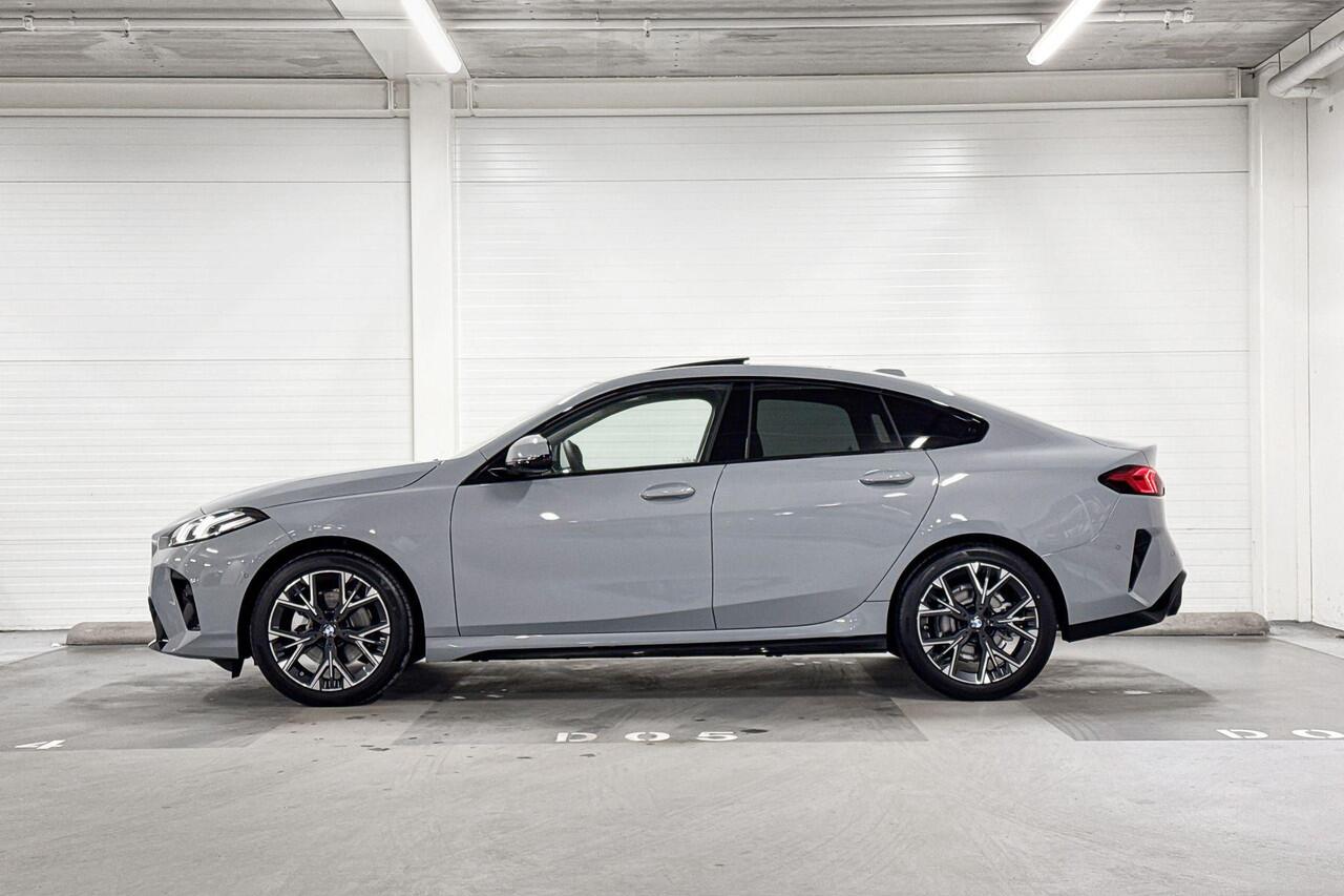 BMW 2-SERIE Gran Coupé 220 | M-Sport Design | Driving Assistant | Harman/Kardon | Panoramadak