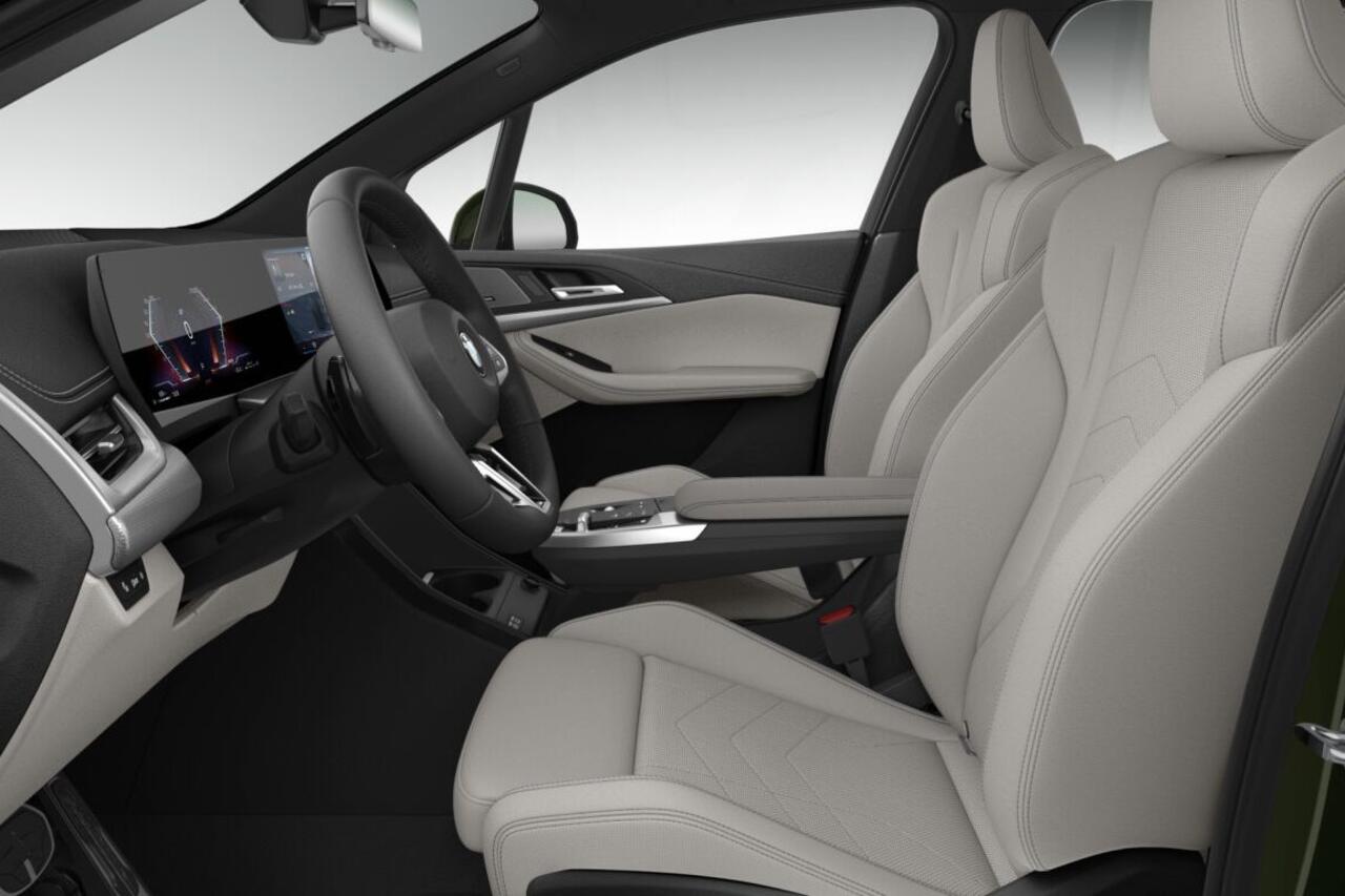 BMW 2-SERIE Active Tourer 220i | M Sportpakket | Premium Pack | Comfort Pack | Travel Pack | Trekhaak