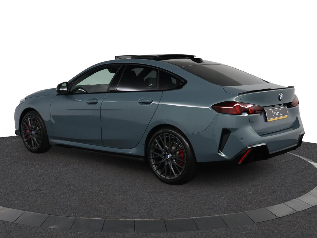 BMW 2-SERIE 220 Gran Coupé | M Sportpakket Pro | Innovation Package | Panoramadak | Driving Assistant Plus | Harman Kardon