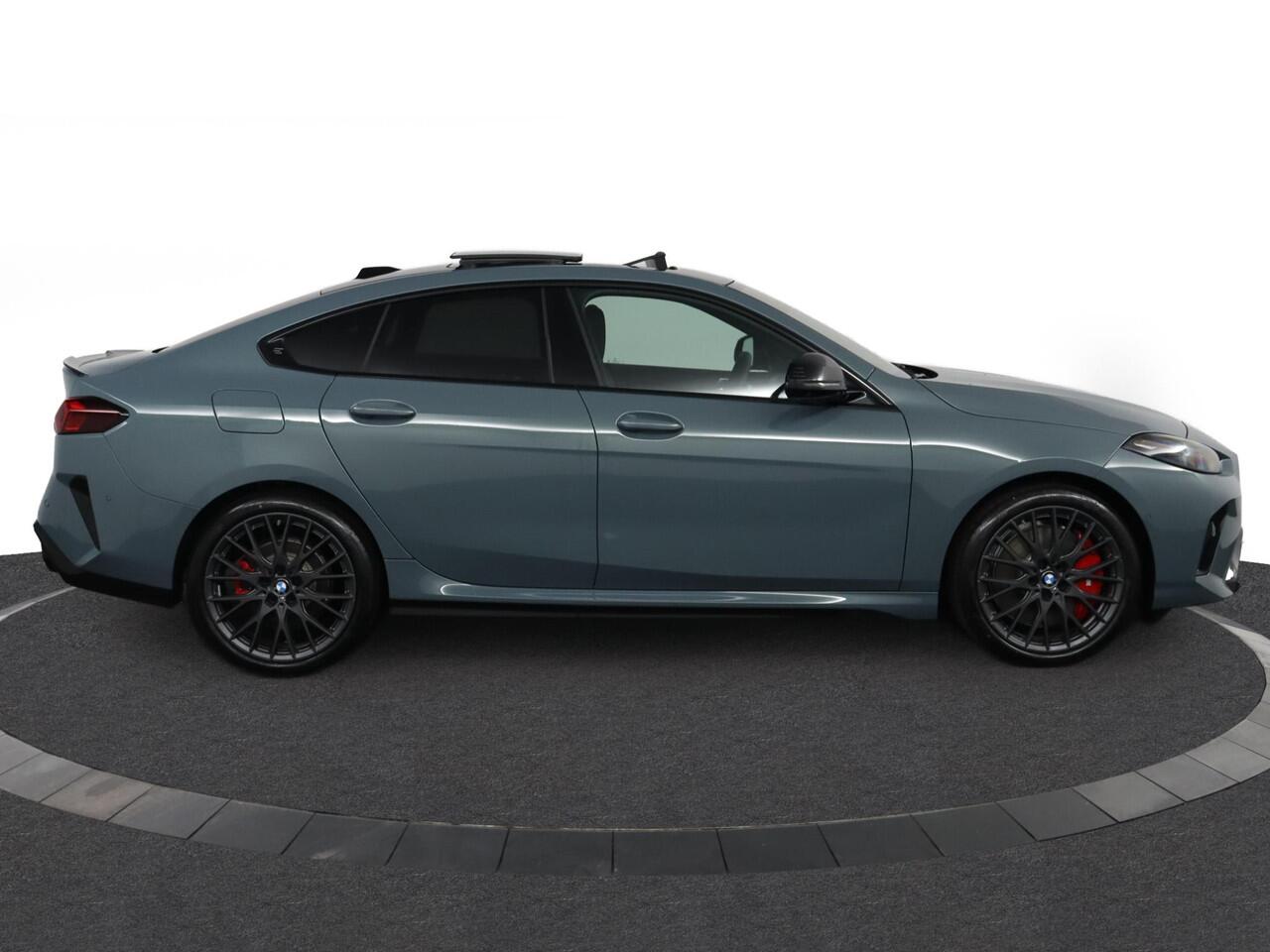 BMW 2-SERIE 220 Gran Coupé | M Sportpakket Pro | Innovation Package | Panoramadak | Driving Assistant Plus | Harman Kardon