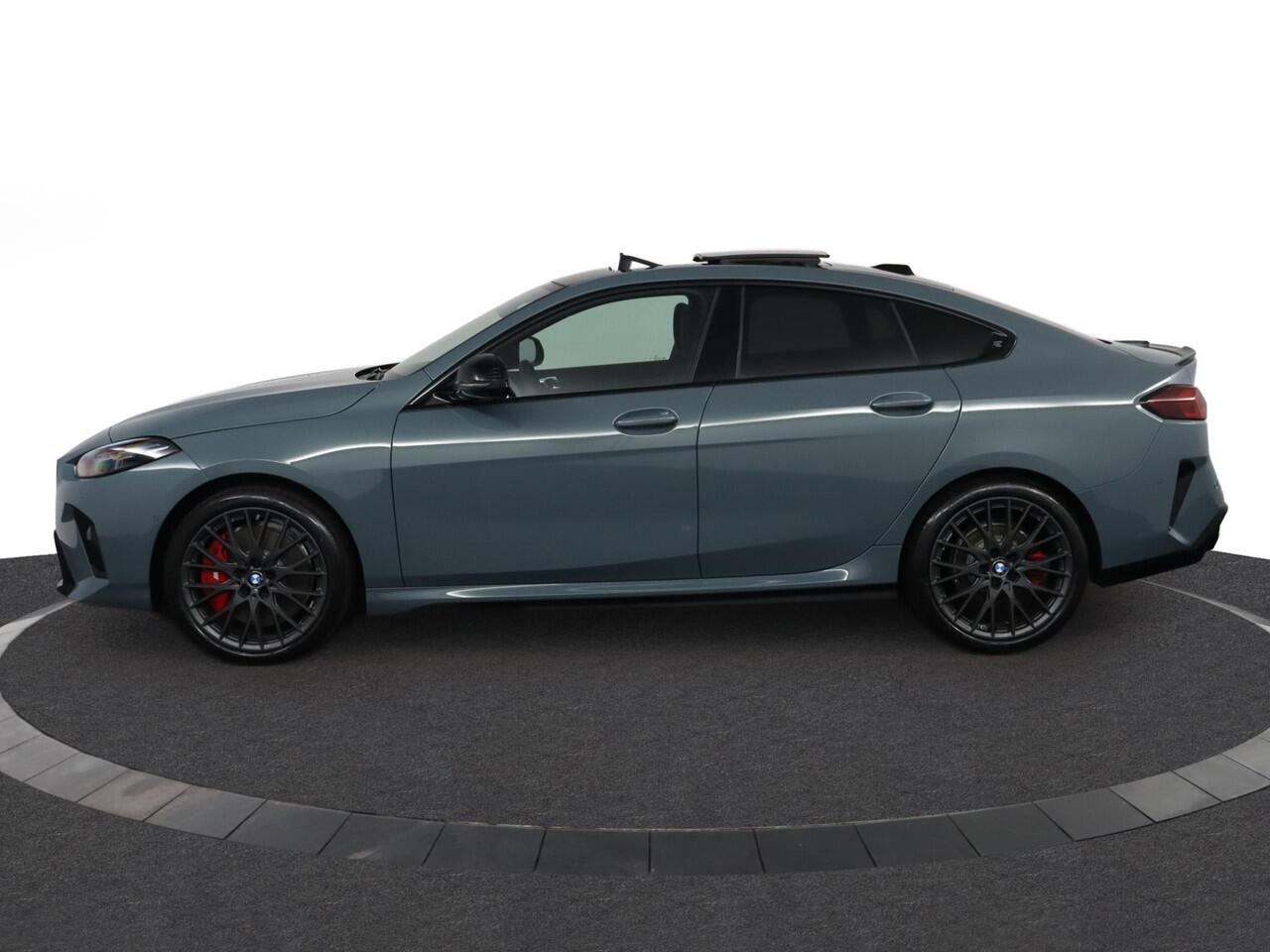 BMW 2-SERIE 220 Gran Coupé | M Sportpakket Pro | Innovation Package | Panoramadak | Driving Assistant Plus | Harman Kardon