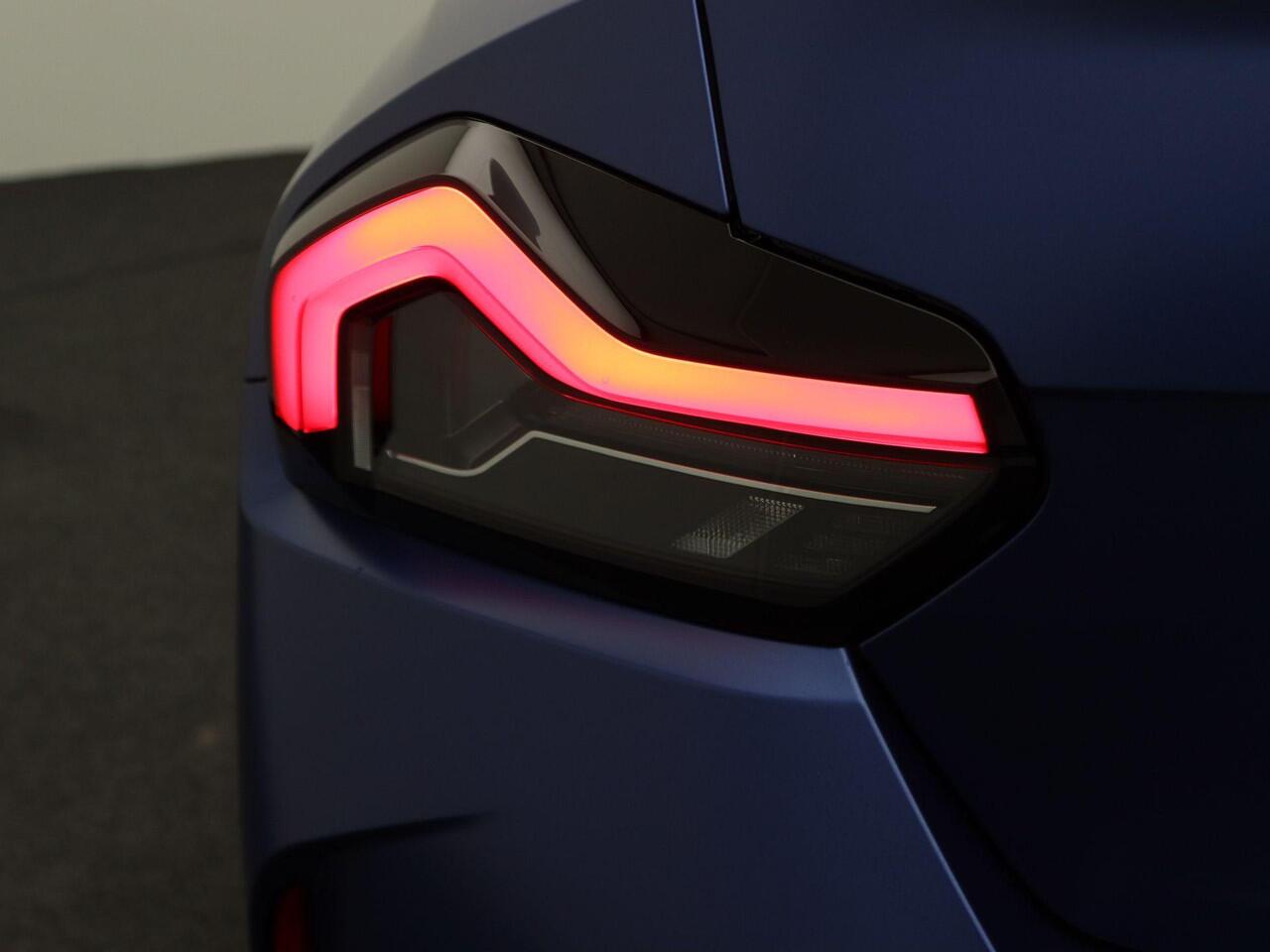 BMW 2-SERIE Coupé 218i M Sportpakket Pro | Premium Pack | Stuurwielrand Verwarmd | Achteruitrijcamera | Parking Assistant | HiFi | 19''