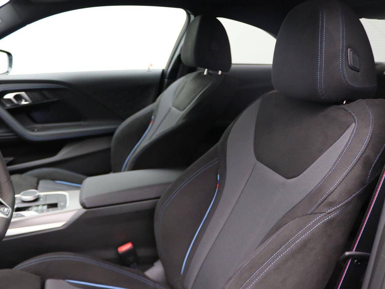 BMW 2-SERIE Coupé 218i M Sportpakket Pro | Premium Pack | Stuurwielrand Verwarmd | Achteruitrijcamera | Parking Assistant | HiFi | 19''