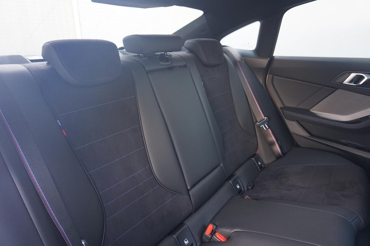 BMW 2-SERIE Gran Coupé 220 M Sportpakket Pro 19'' | Panoramadak | Harman Kardon | Head-Up Display | Driving Assistant Plus | Ekris Selection