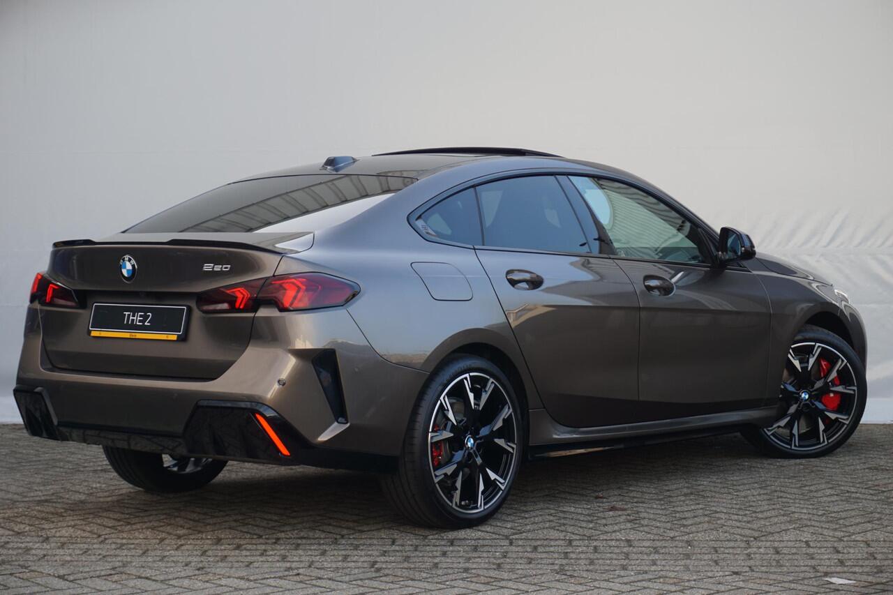 BMW 2-SERIE Gran Coupé 220 M Sportpakket Pro 19'' | Panoramadak | Harman Kardon | Head-Up Display | Driving Assistant Plus | Ekris Selection