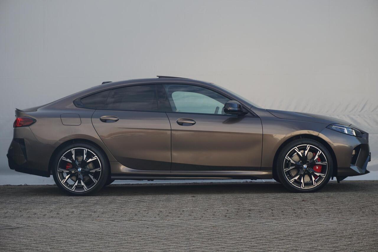 BMW 2-SERIE Gran Coupé 220 M Sportpakket Pro 19'' | Panoramadak | Harman Kardon | Head-Up Display | Driving Assistant Plus | Ekris Selection