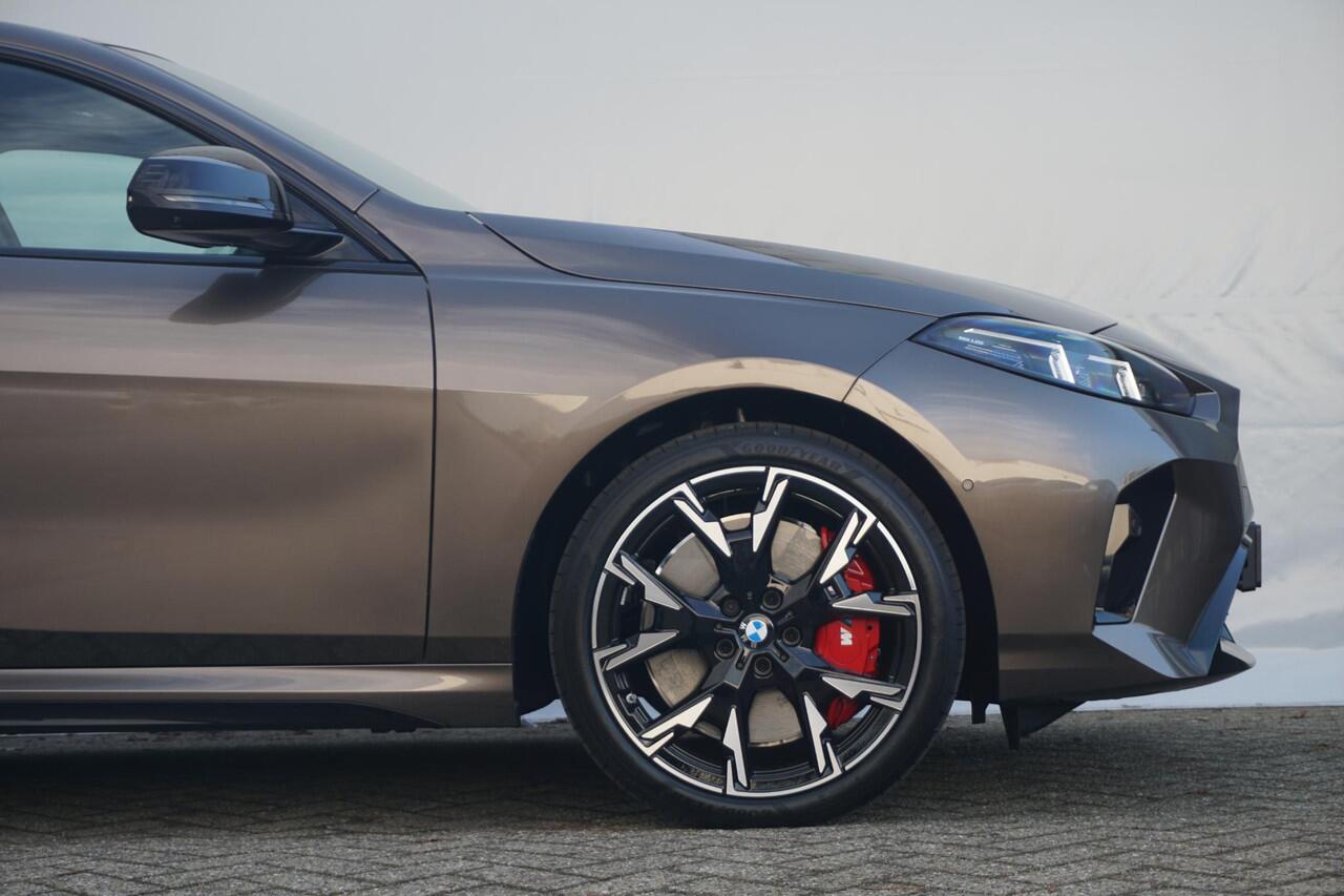 BMW 2-SERIE Gran Coupé 220 M Sportpakket Pro 19'' | Panoramadak | Harman Kardon | Head-Up Display | Driving Assistant Plus | Ekris Selection