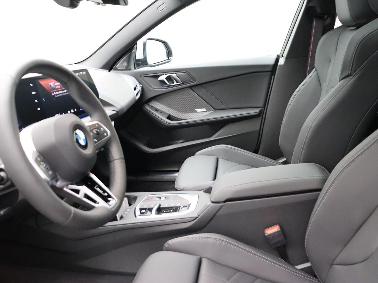 BMW 2-SERIE Gran Coupé 220 M Sportpakket Pro | Panoramadak | Harman Kardon | Parkeercamera | 18"