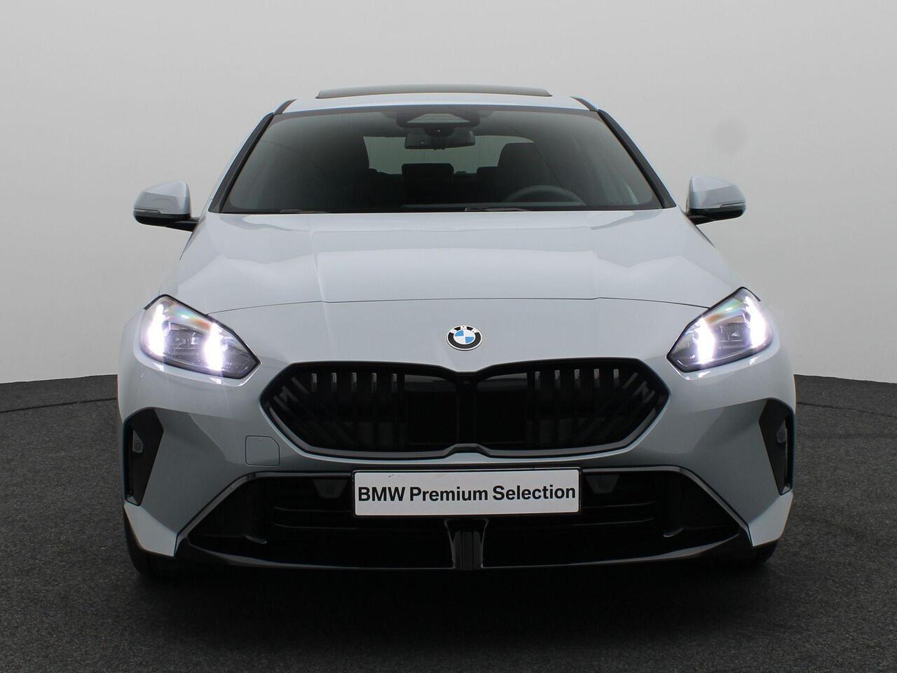 BMW 2-SERIE Gran Coupé 220 M Sportpakket Pro | Panoramadak | Harman Kardon | Parkeercamera | 18"